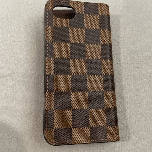 Louis Vuitton iPhone Case Holder - Picture 4 of 4